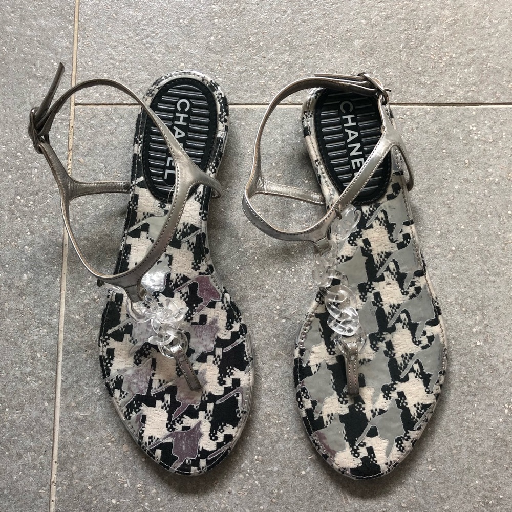 SOLD CHANEL Entre Doigts Metallic Chain Sandals - Picture 2 of 5